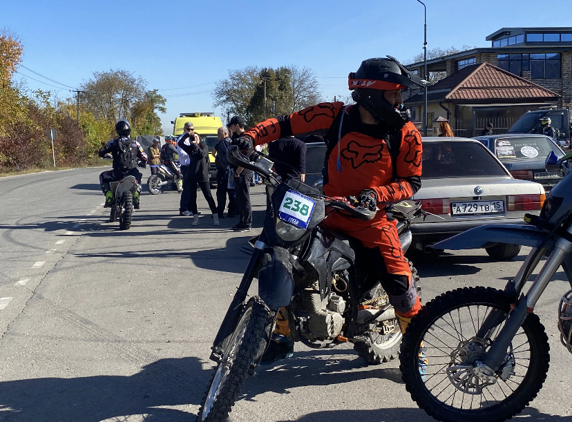 На Белой речке прошла мотогонка с препятствиями