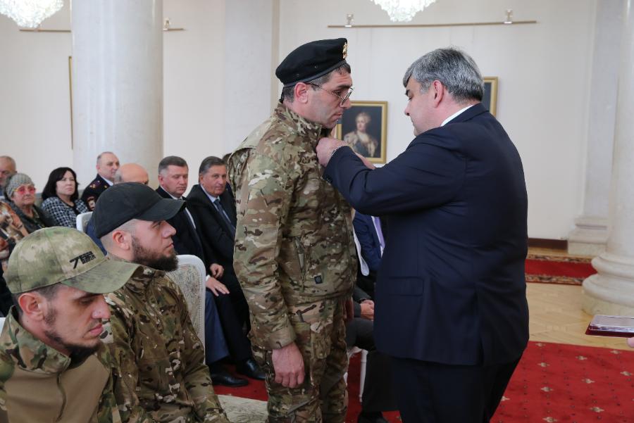 Глава КБР вручил государственные награды военнослужащим — участникам специальной военной операции