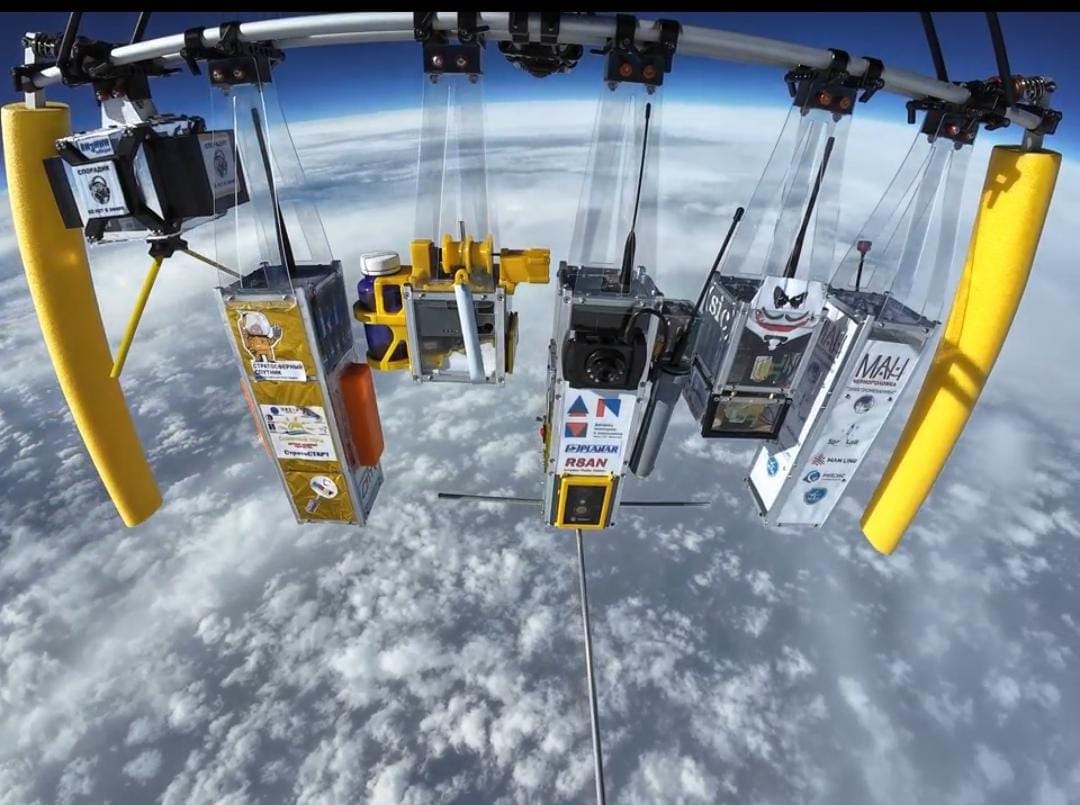 Участники научно-инженерной программы запустили спутники в космос