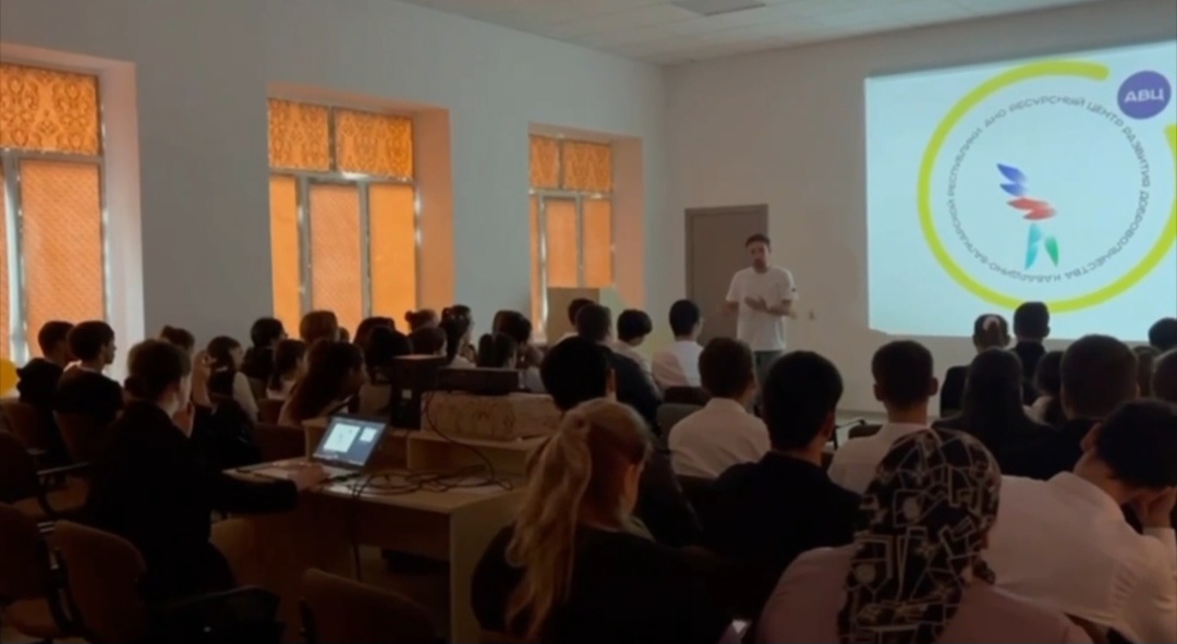 Сотрудники Молцентра КБР проводят выездные встречи с молодежью республики