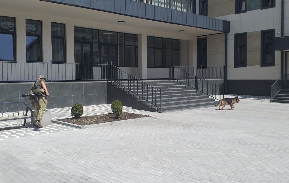 Росгвардейцы проверили готовность школ к новому учебному году