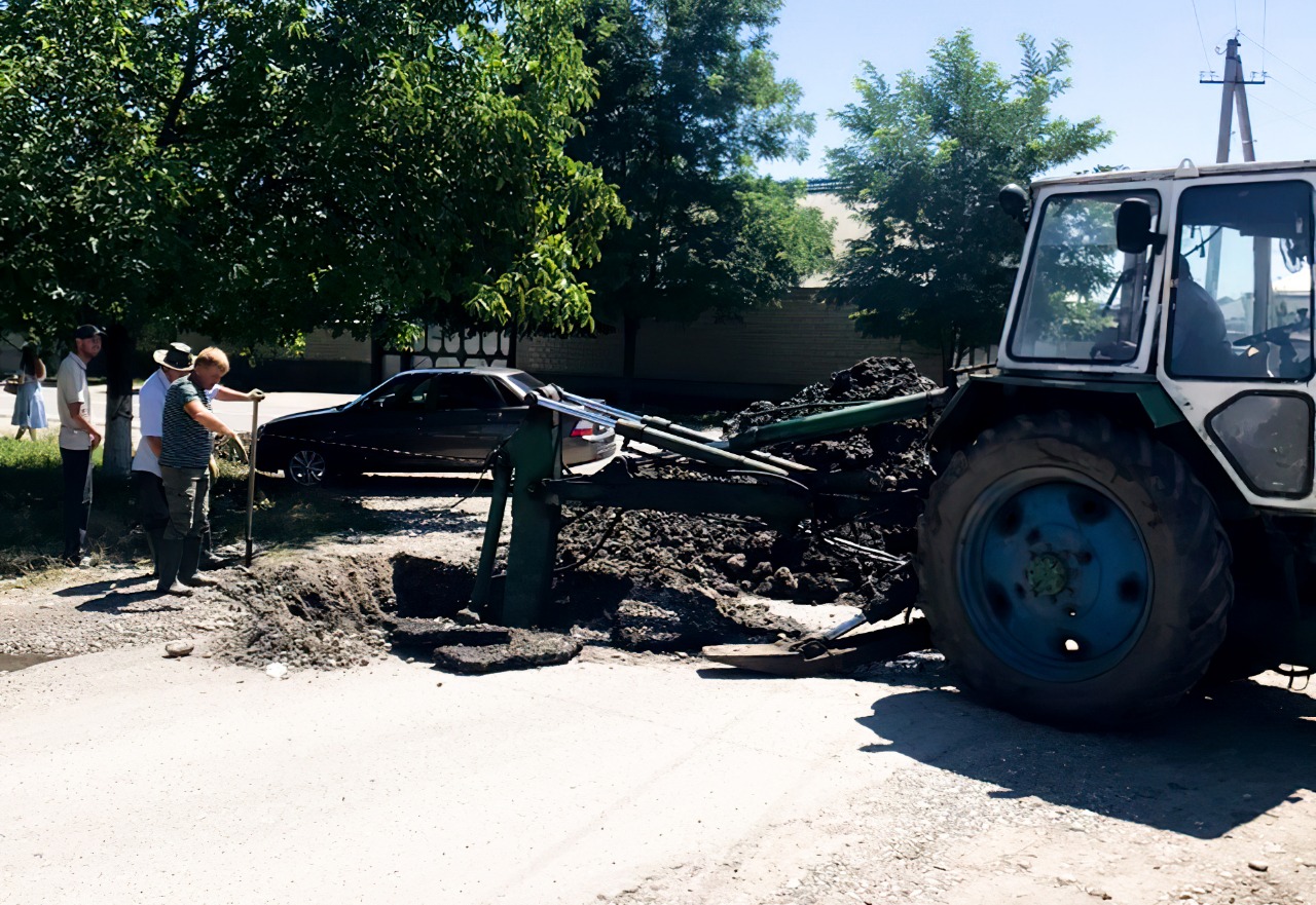 После сигнала ЦУР КБР в  с.п.Чегем Второй заменили поврежденный участок водопровода