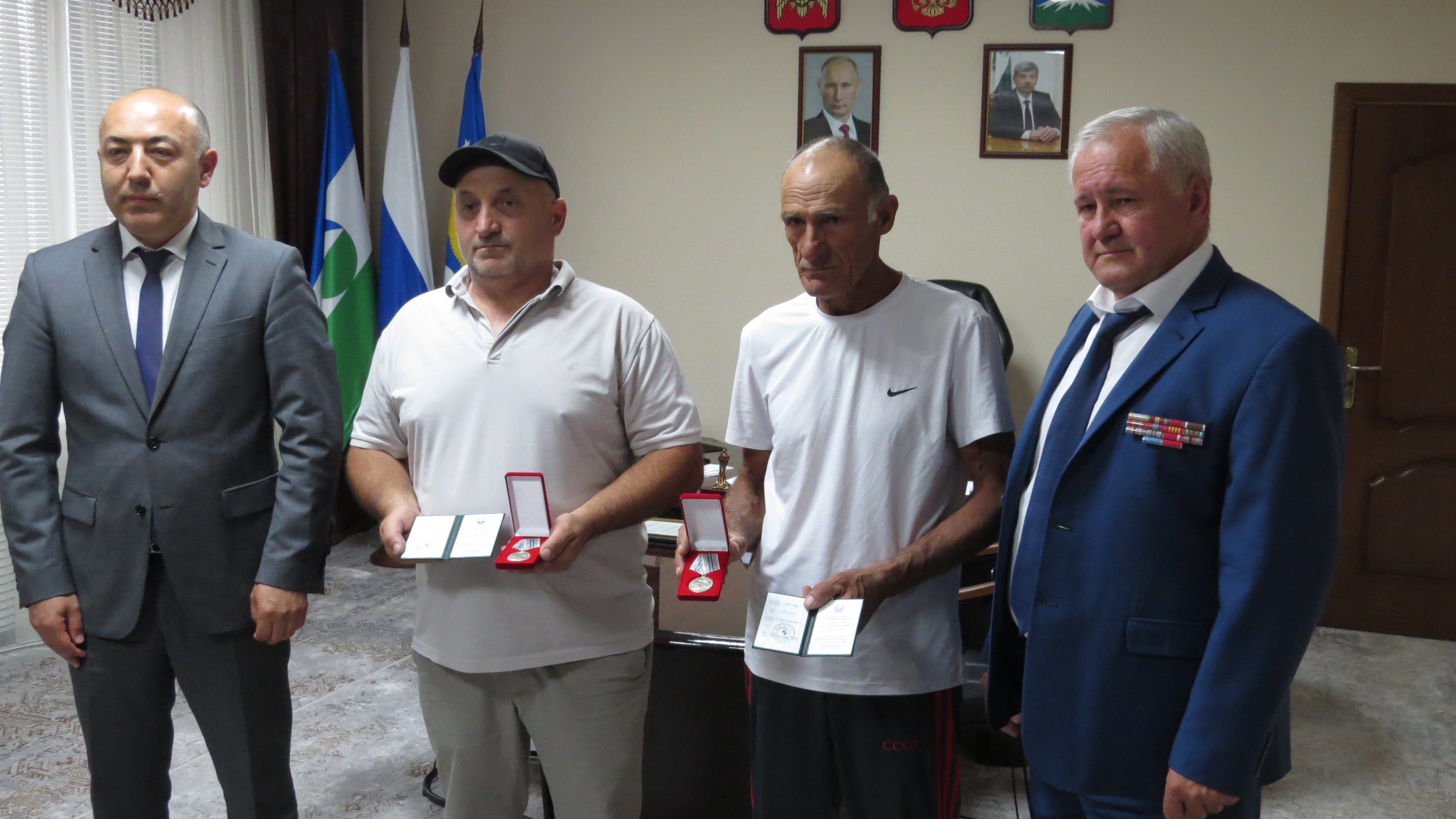 В Анзорее родным погибших «афганцев» передали заслуженные награды