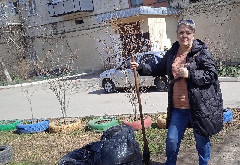 Активистки начали уборку Нальчика