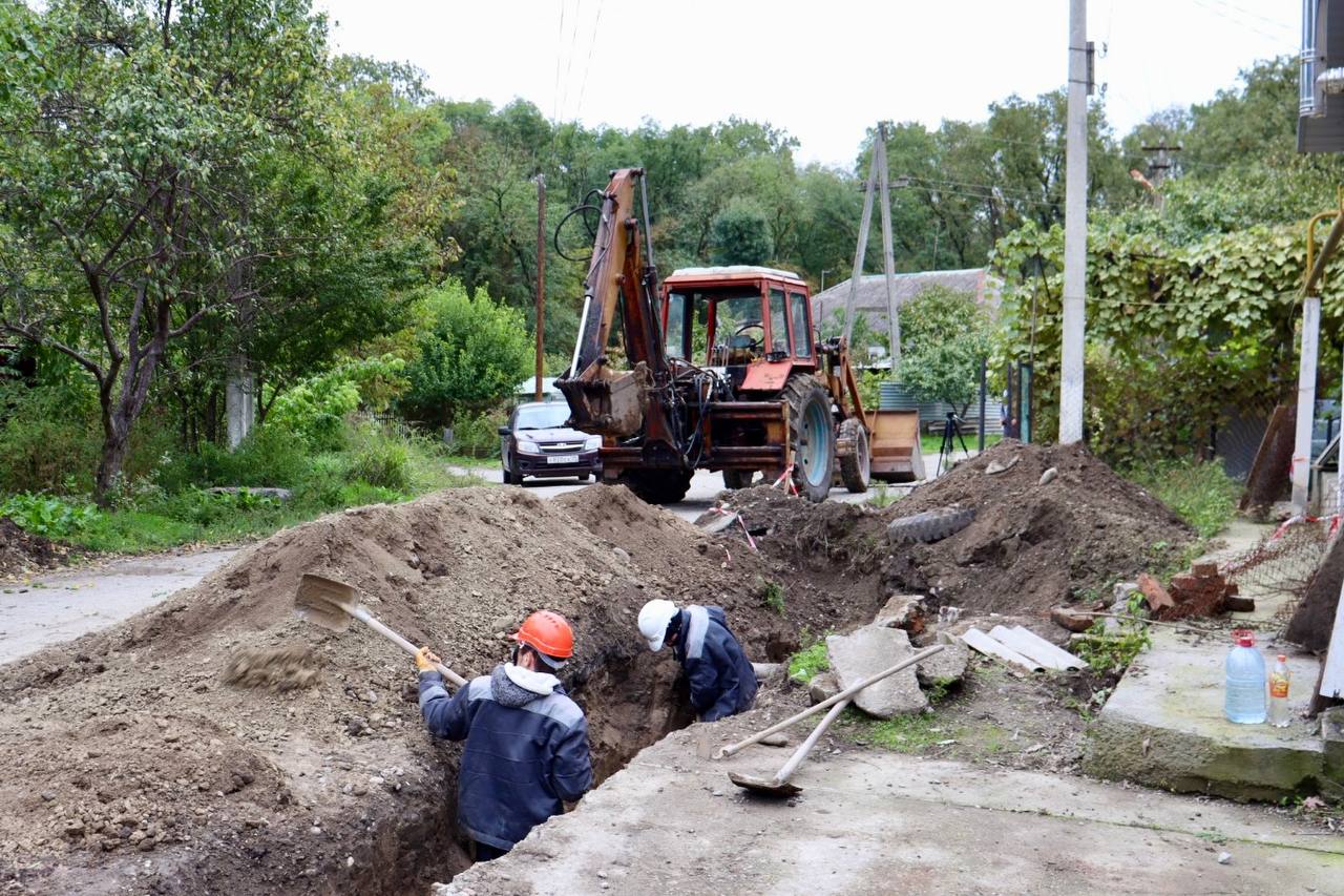 В селе Янтарном продолжается реконструкция водопроводных сетей