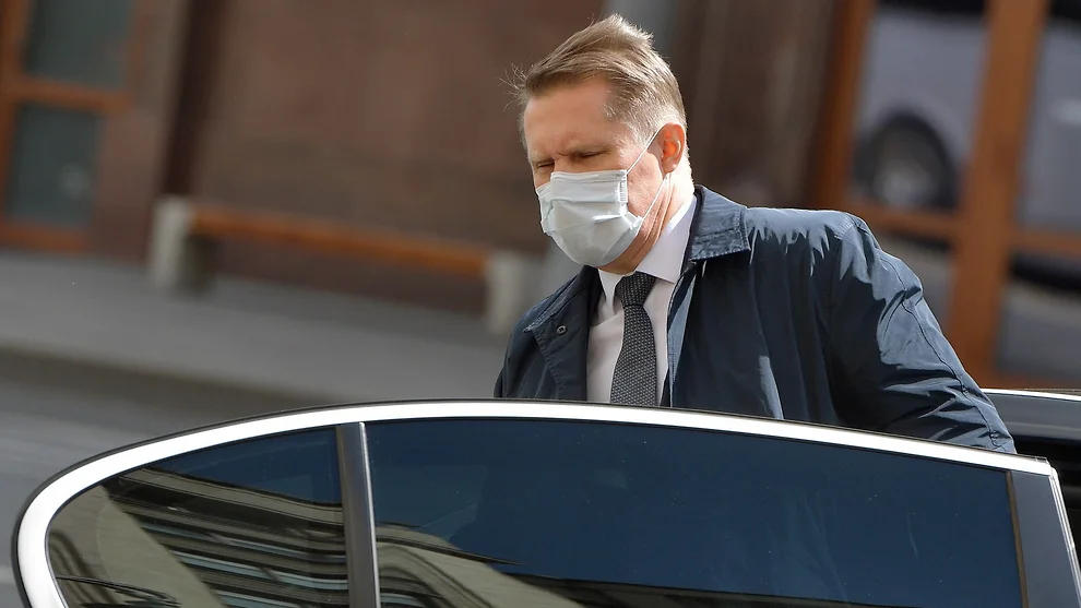 Министр здравоохранения России призвал граждан носить маски