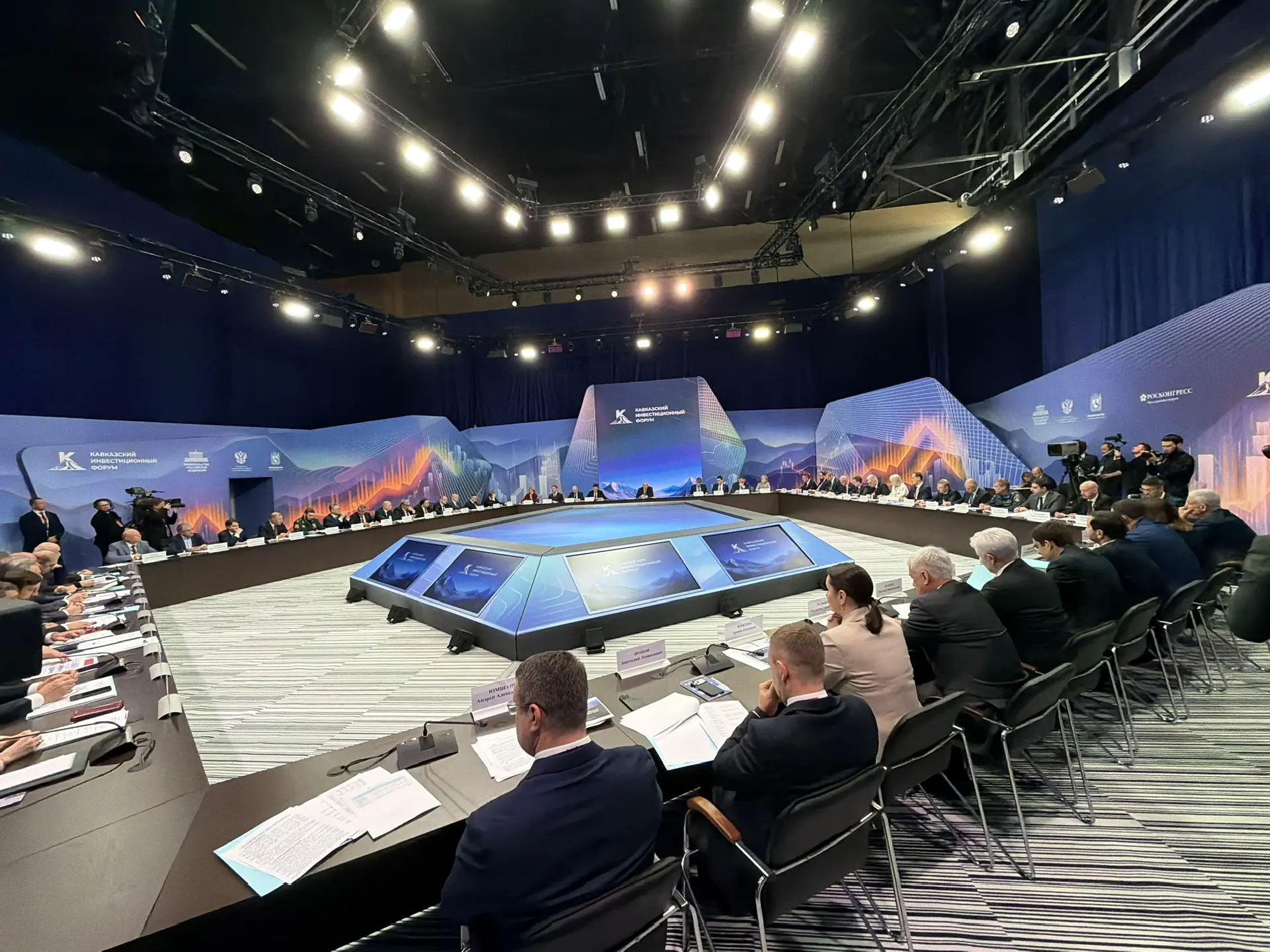 Михаил Мишустин провел совещание Правительственной комиссии по вопросам социально-экономического развития СКФО