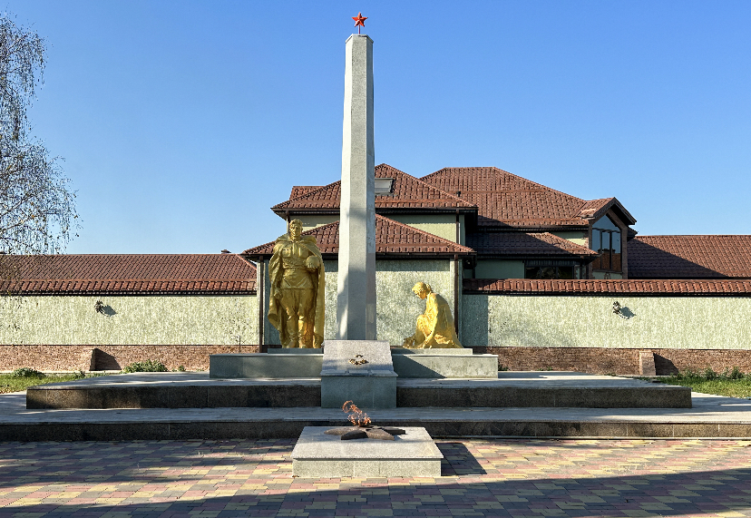 В Чегеме отремонтировали памятник павшим героям