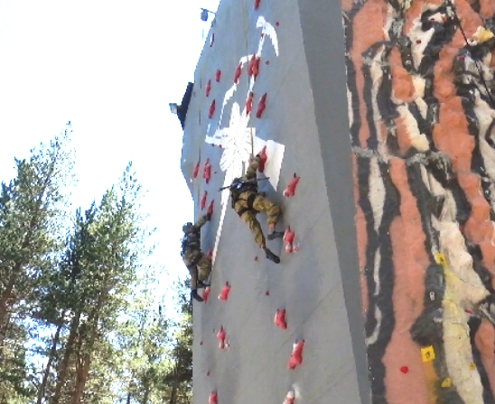 В Приэльбрусье соревнуется горный спецназ