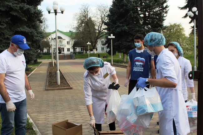 Депутат Госдумы направил лекарственные препараты в дом престарелых