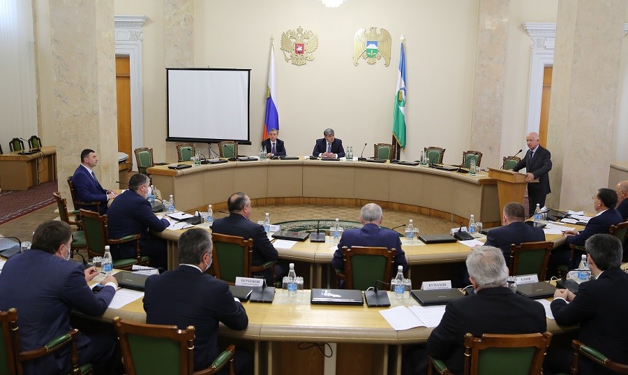 Казбек Коков провел совещание с членами правительства КБР по вопросам повышения качества предоставления госуслуг 