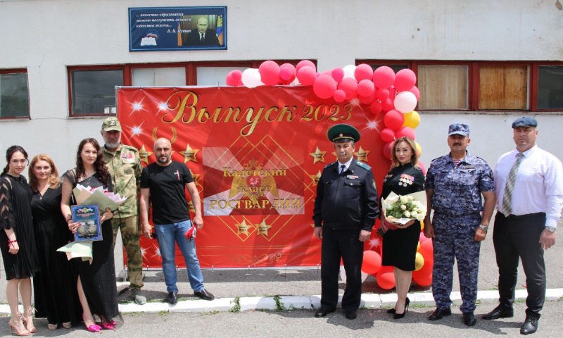 Росгвардейцы Кабардино-Балкарии поздравили учащихся подшефного класса с окончанием учебного года