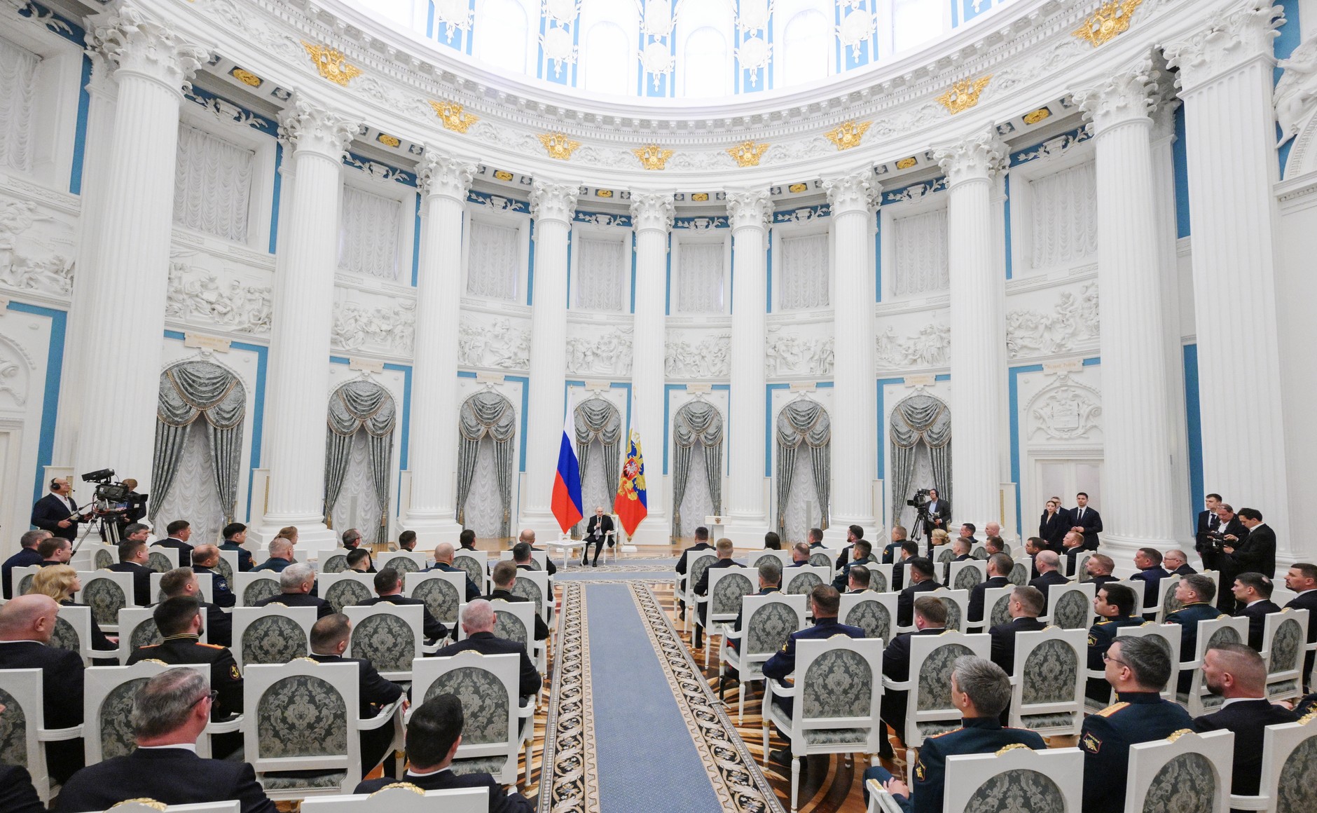 Владимир Путин встретился с выпускниками программы «Время героев»