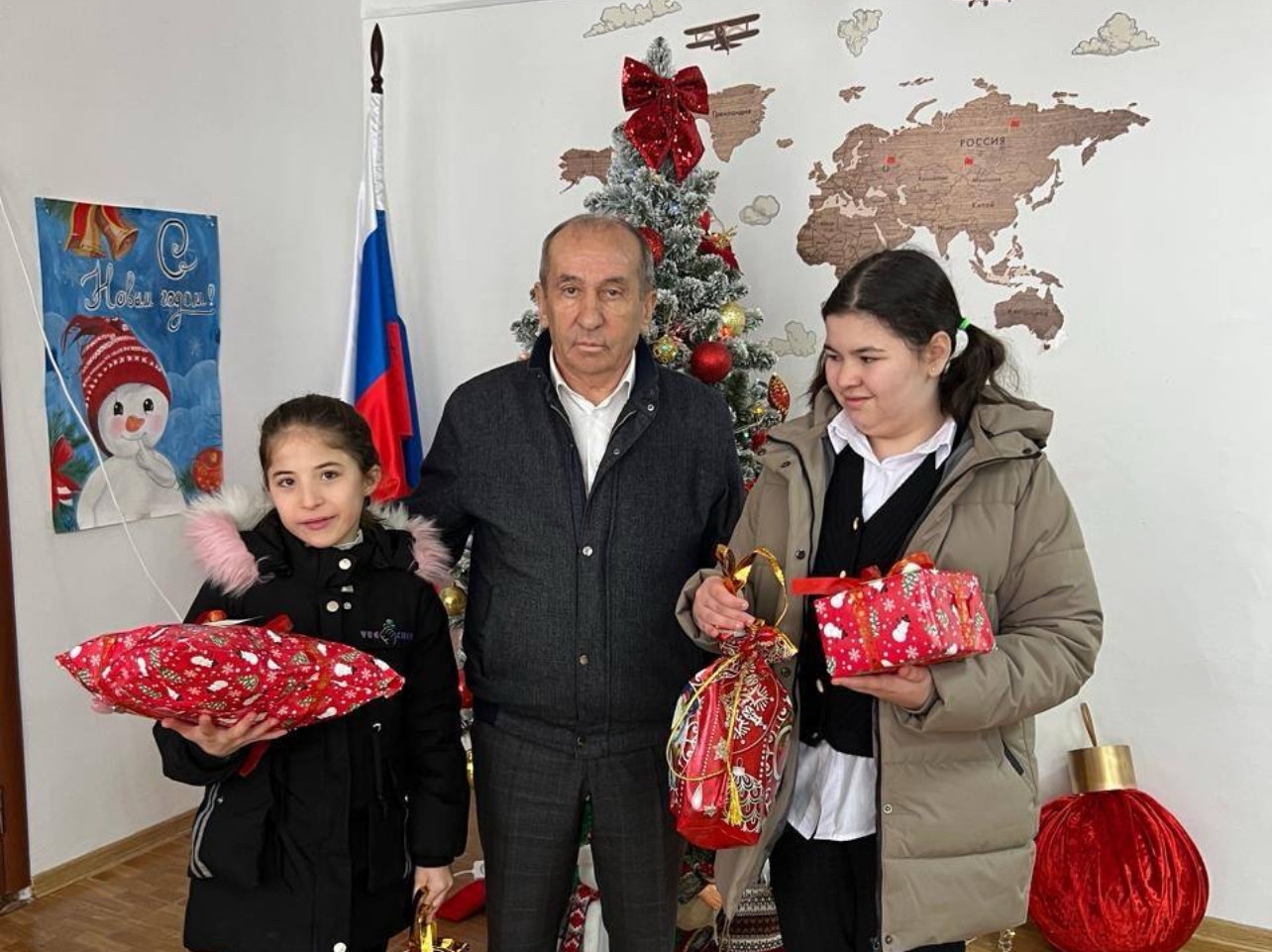 Курман Соттаев исполнил новогодние желания воспитанников школы-интерната