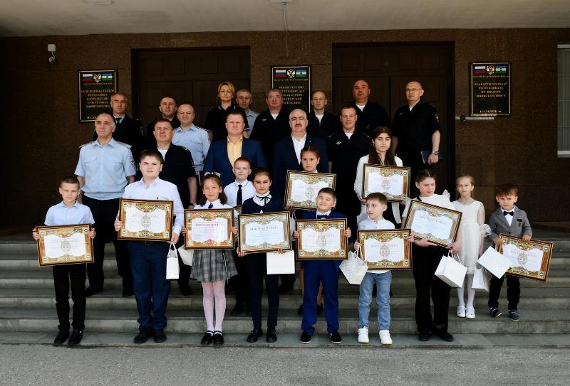 Василий Павлов поздравил лауреатов конкурса детского творчества