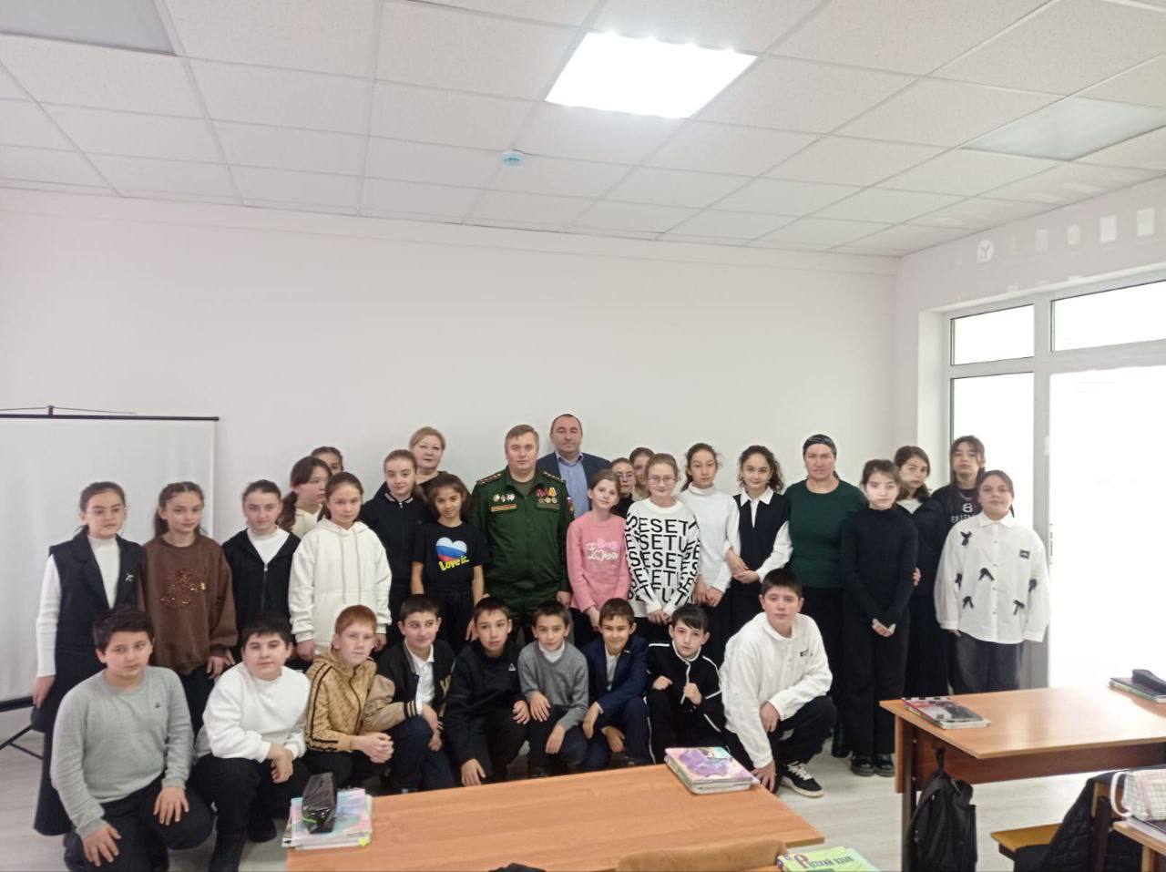 Школьники встретились с ветераном СВО