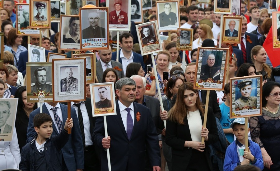 Казбек Коков вместе с жителями Кабардино-Балкарии принял участие в шествии «Бессмертного полка»