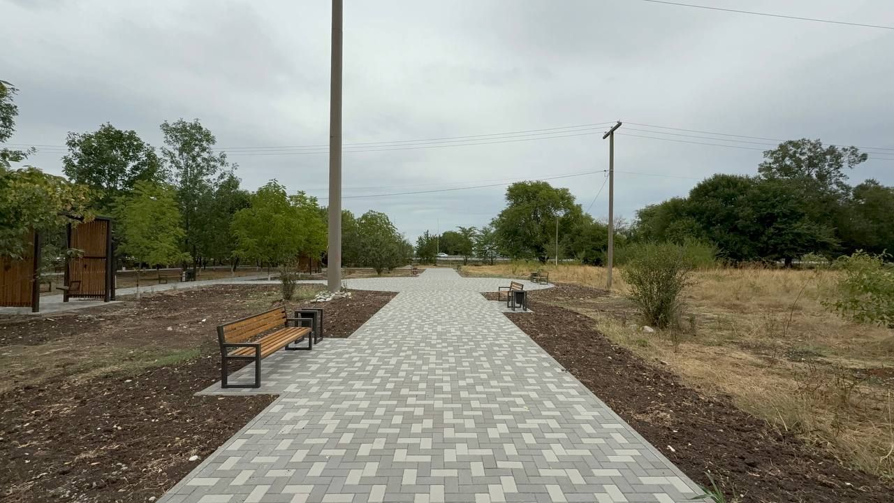 В селении Анзорей завершили благоустройство площади перед районной администрацией