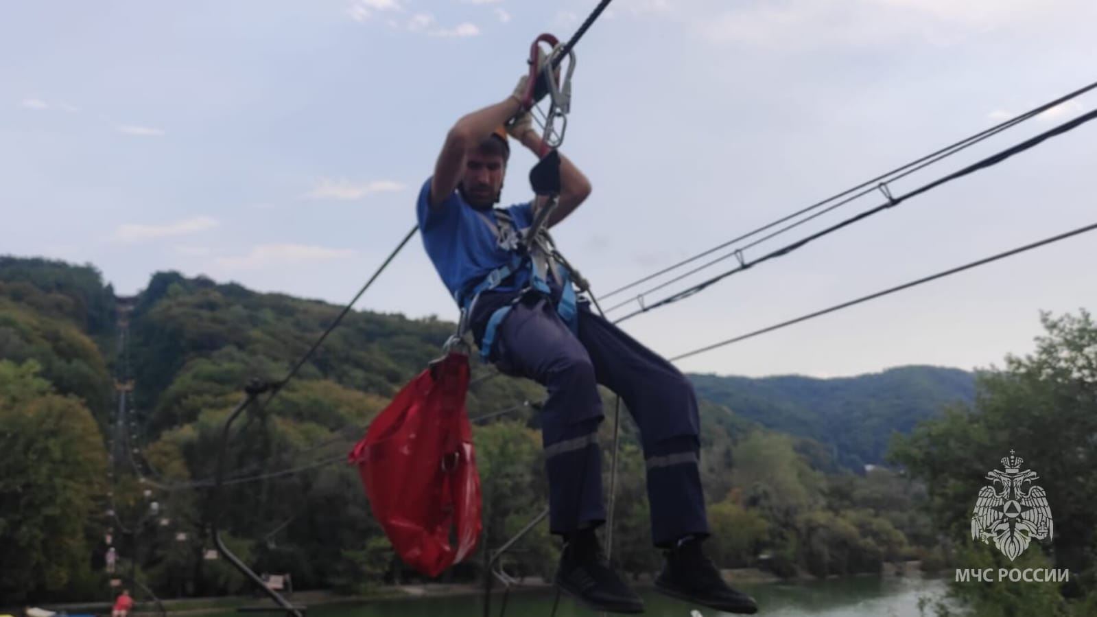 В Нальчике из-за поломки городской канатки вызвали спасателей