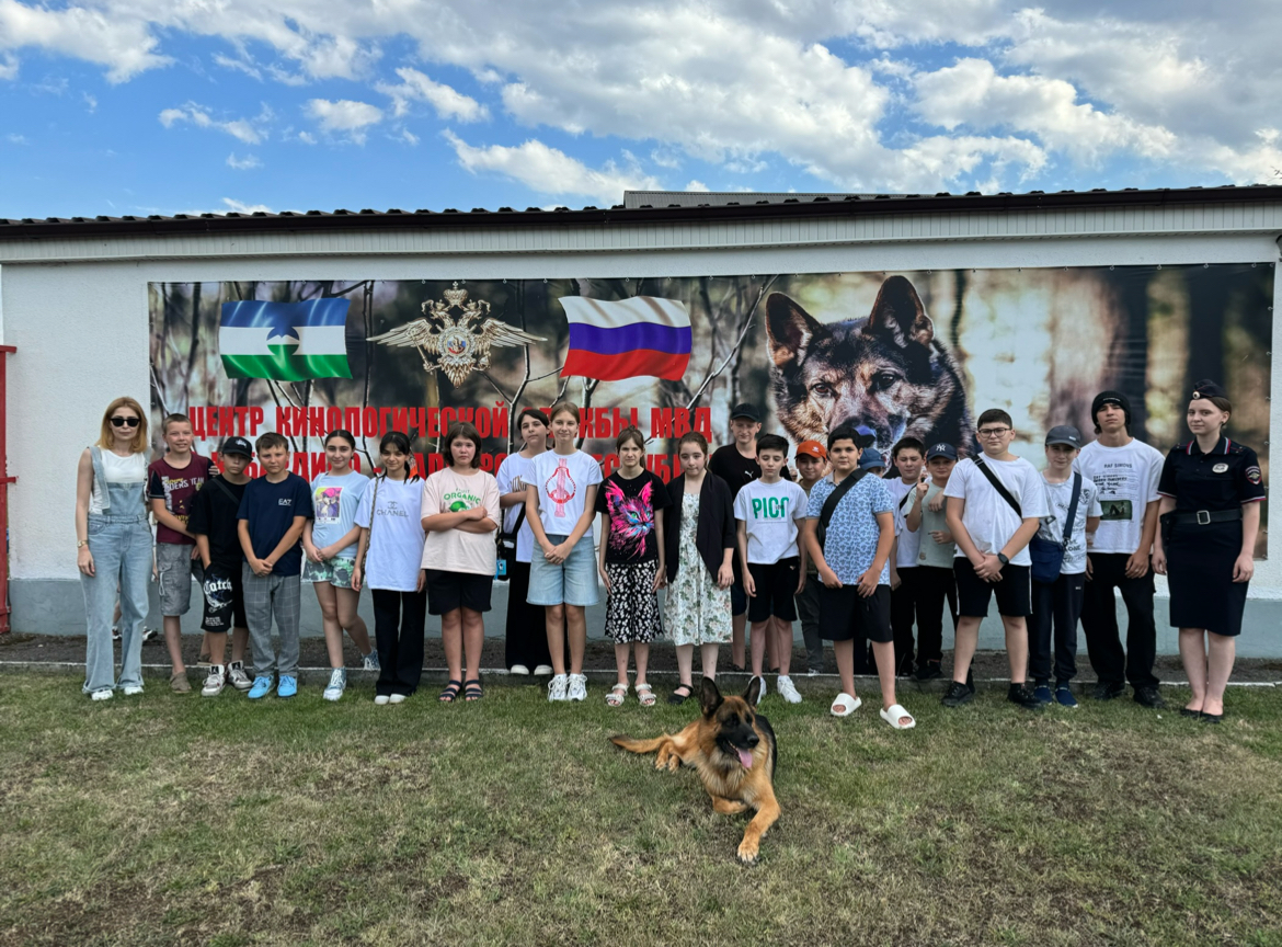 Нальчикские школьники познакомились с работой кинологов