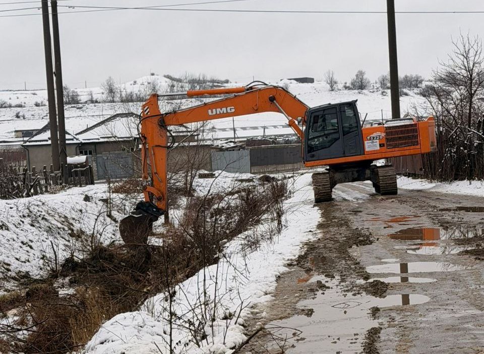 В Баксанском районе проводят работы по расчистке русла реки