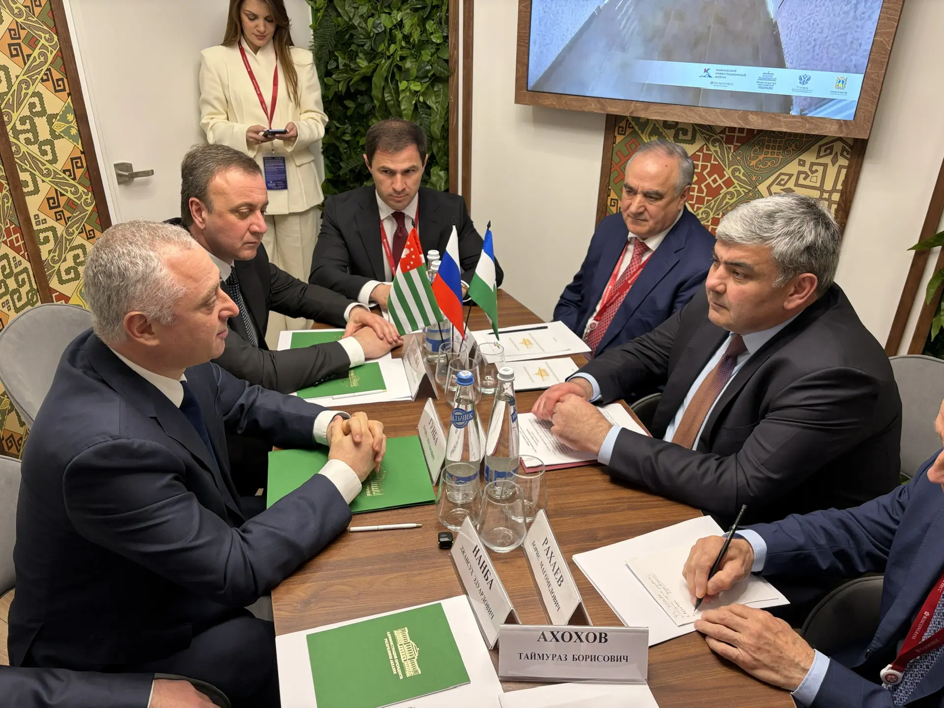 Между Нальчиком и Сухумом подписано соглашение о дружбе