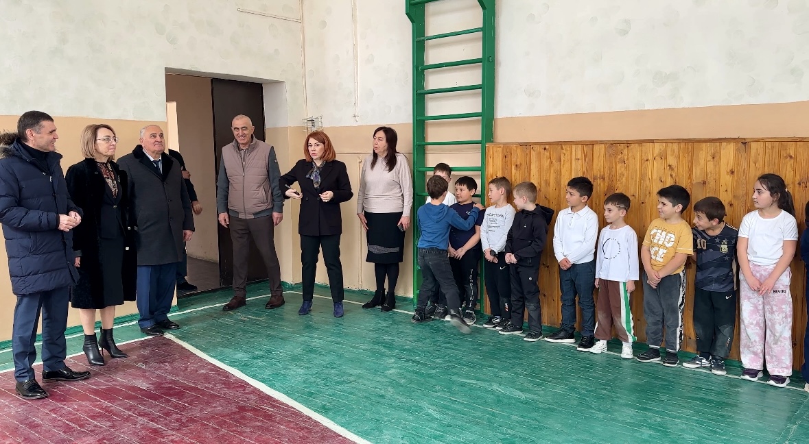 Артур Балкизов посетил образовательные учреждения в Заюково