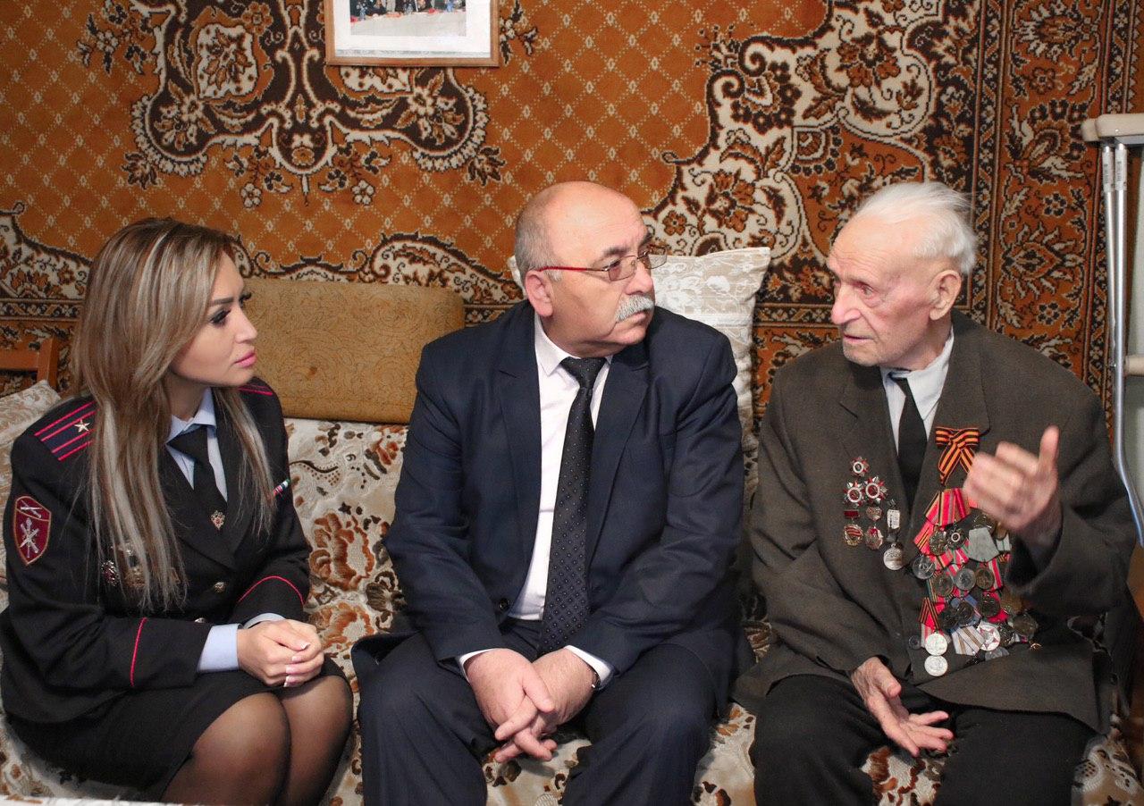 В Кабардино-Балкарии росгвардейцы навестили ветерана Великой Отечественной войны