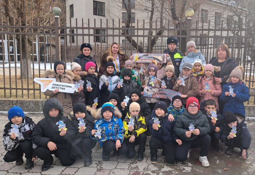 Жители курортного района стали участниками патриотической акции «Ласточка добра»