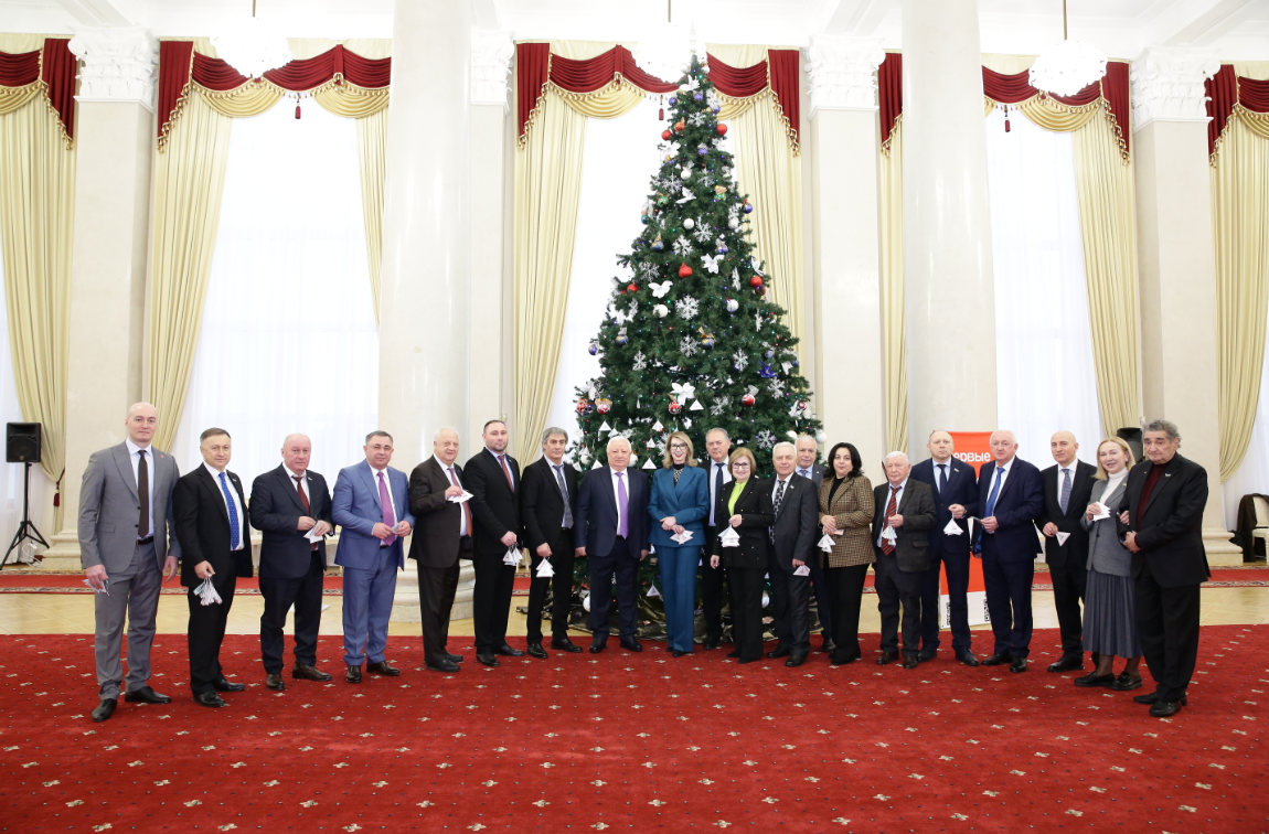 Депутаты Парламента КБР присоединились к акции "Ёлка желаний"  