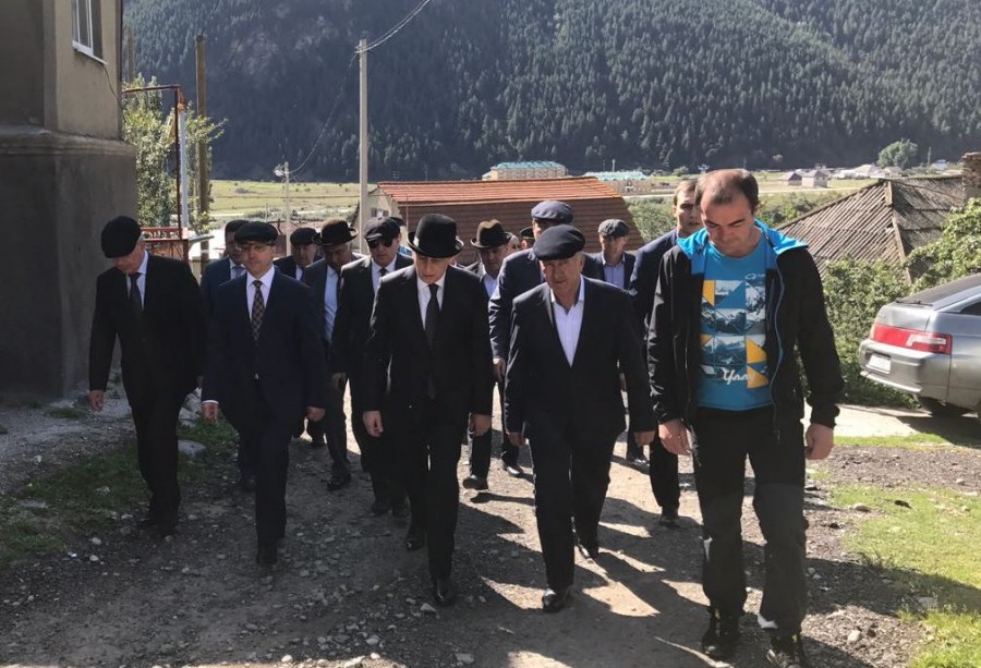 Юрий Коков приехал на похороны главы администрации поселка Эльбрус Муссы Джаппуева в Верхний Баксан