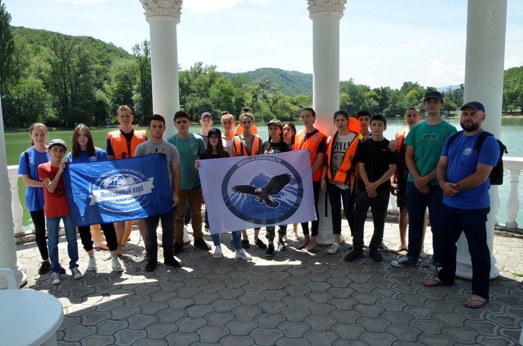 Активистов «молодежки» РГО обучили оказанию помощи на открытой воде