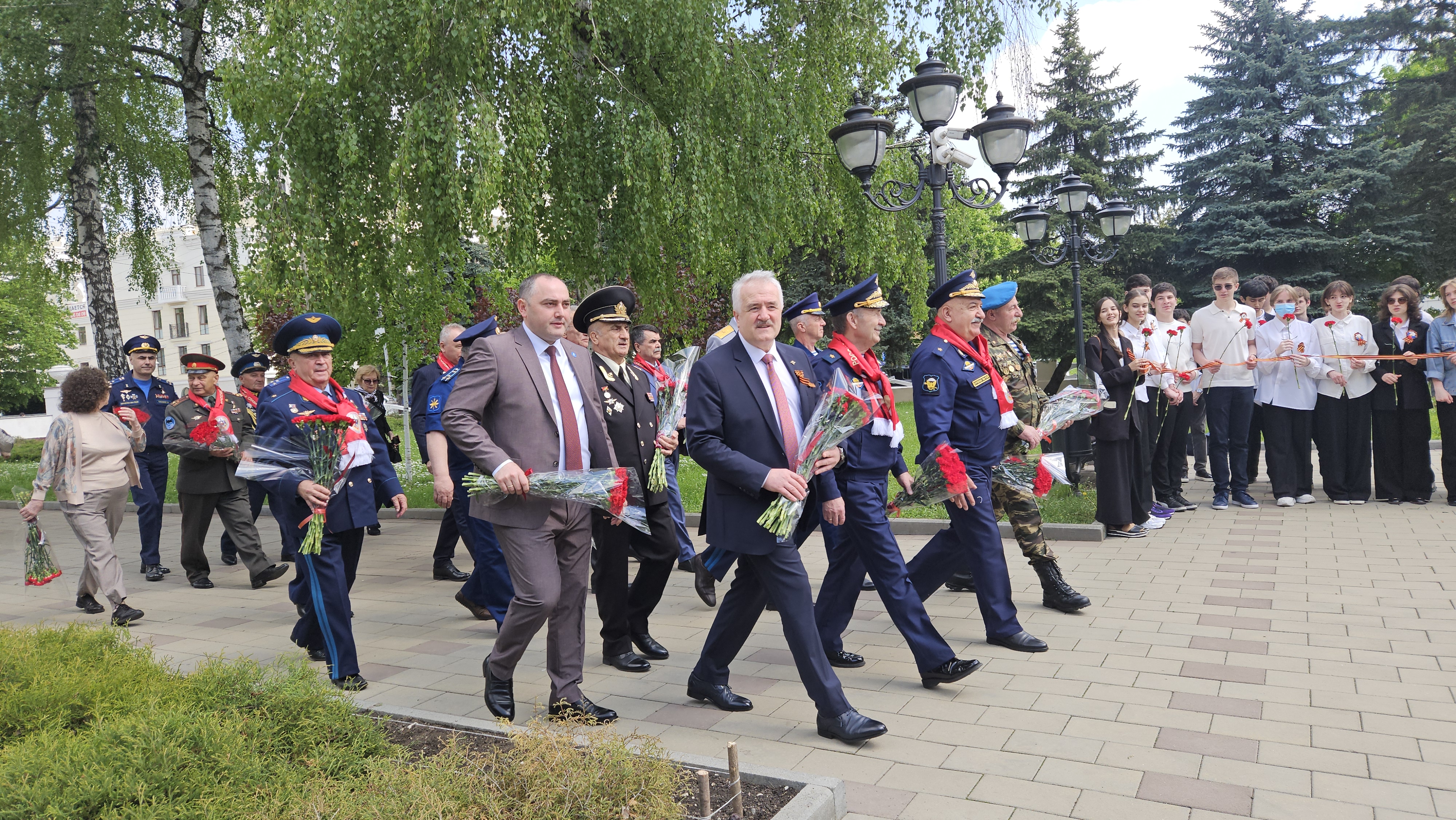 Герои России прибыли в Кабардино-Балкарию, чтобы вместе с молодежью почтить павших