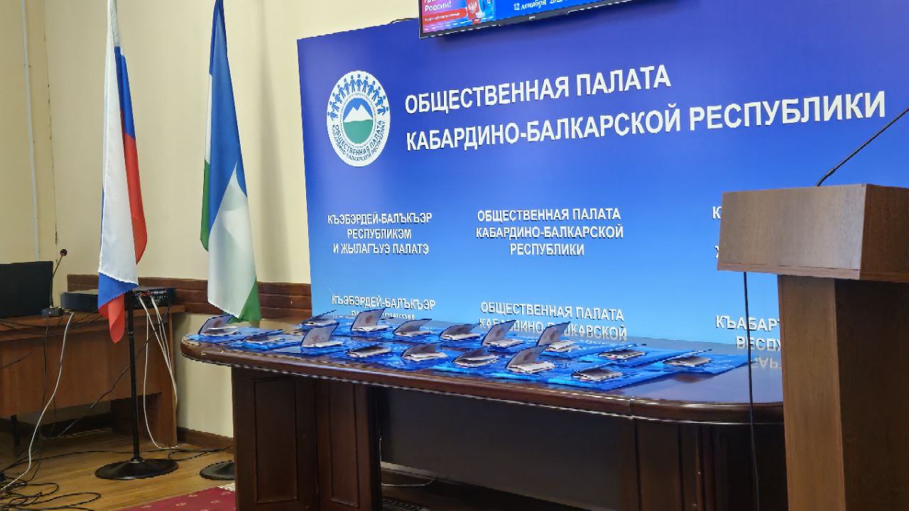 В День Конституции юным жителям республики вручили паспорта  