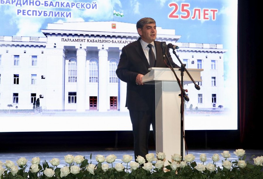 Казбек Коков поздравил с 25-летием парламент республики