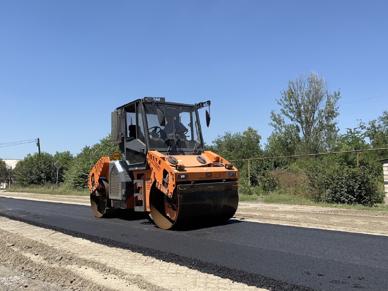 В станице Солдатской приступили к устройству асфальтобетонного покрытия