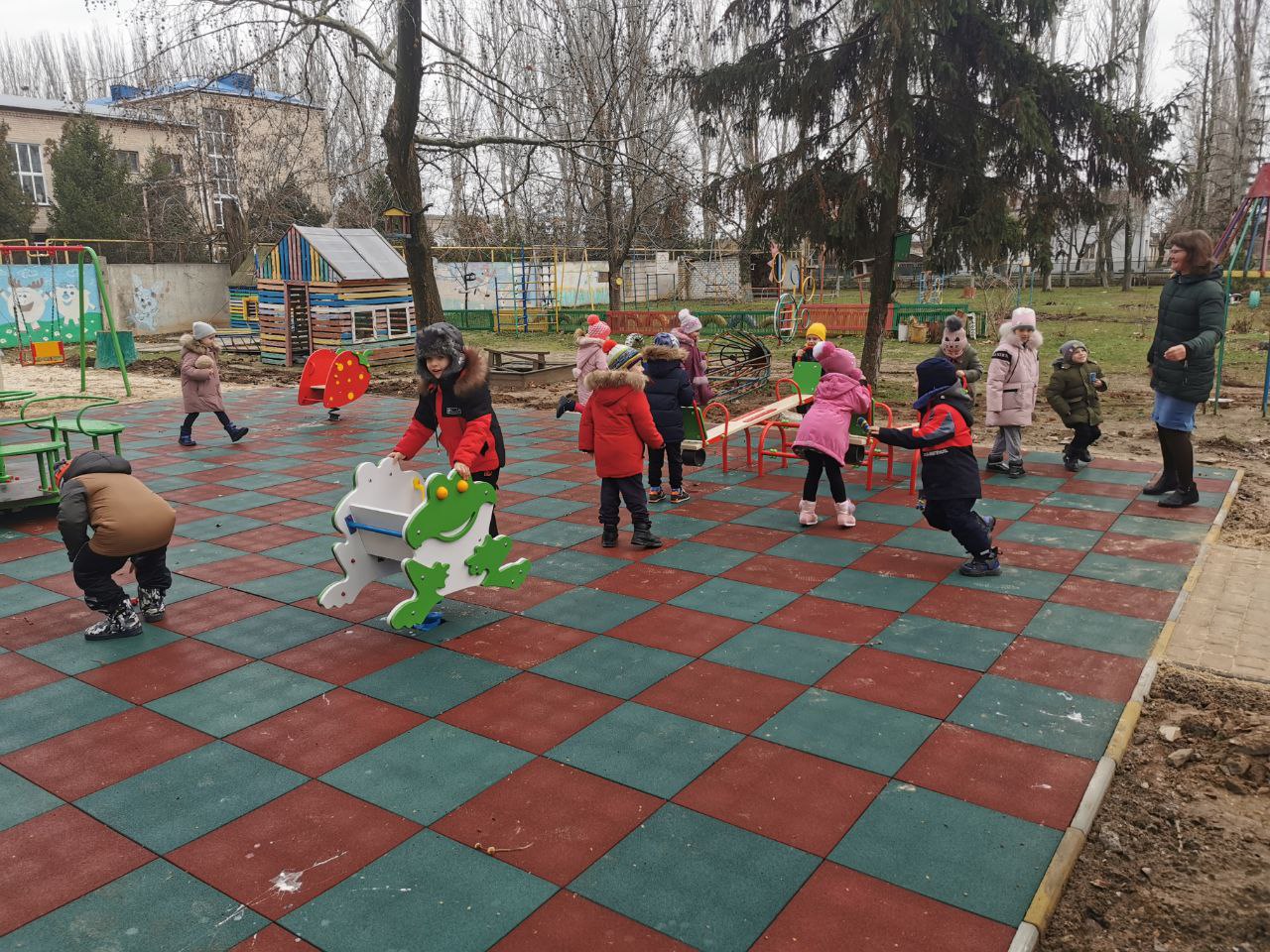 В Херсонской области появляются детские площадки от Кабардино-Балкарии