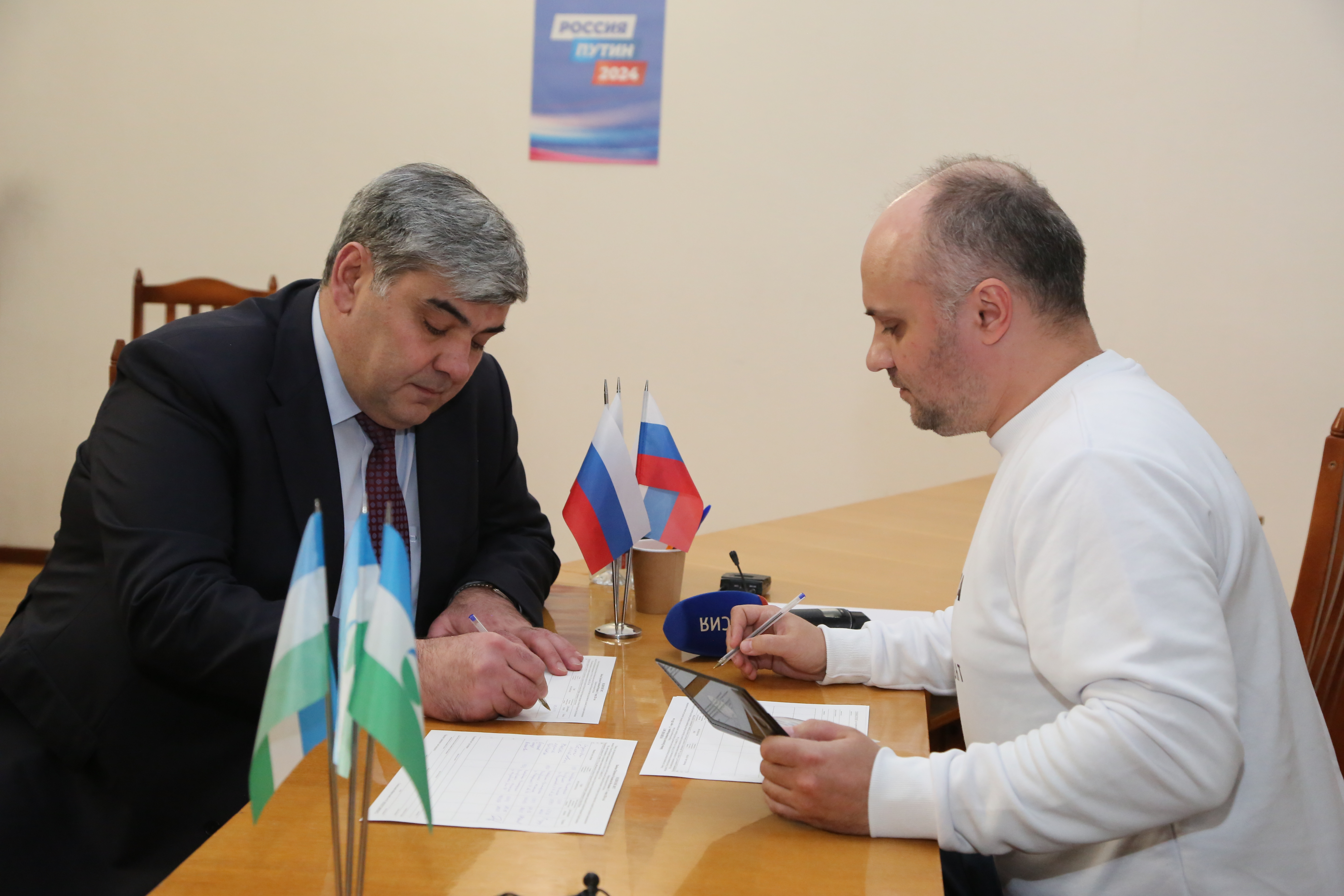 Казбек Коков поставил подпись в поддержку кандидатуры Владимира Путина