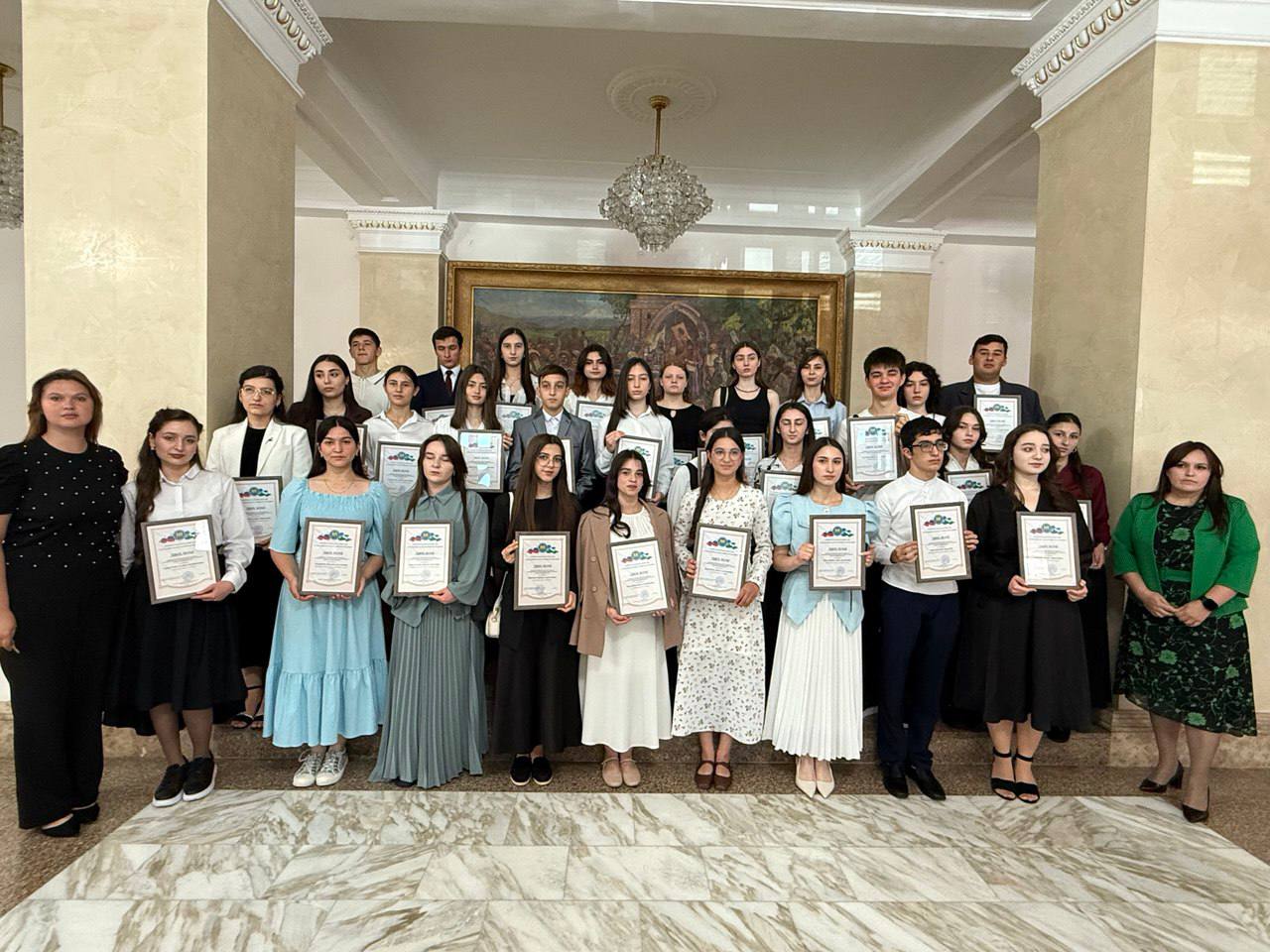 В Избиркоме КБР наградили участников «Электорального диктанта»