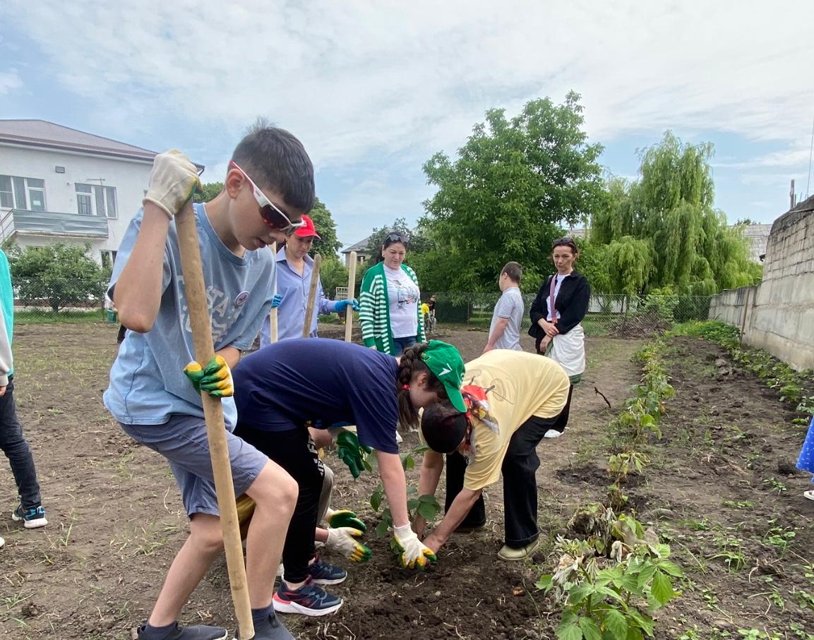 В социально-реабилитационном центре «Намыс» заложили «Сад дружбы»