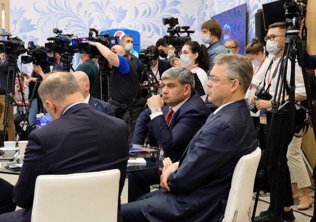 ПМЭФ-2021: Глава КБР Казбек Коков принял участие в стратегической сессии «Единой России»