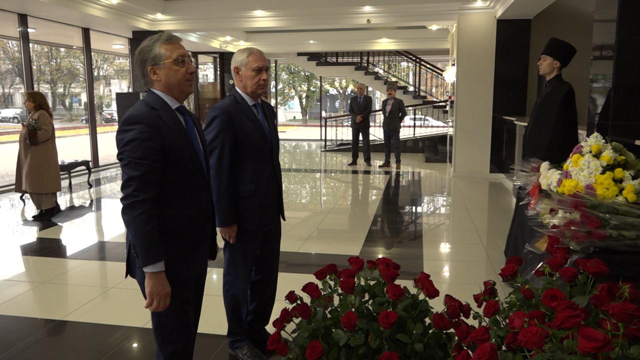 Члены Правительства КБР почтили память Юрия Темирканова