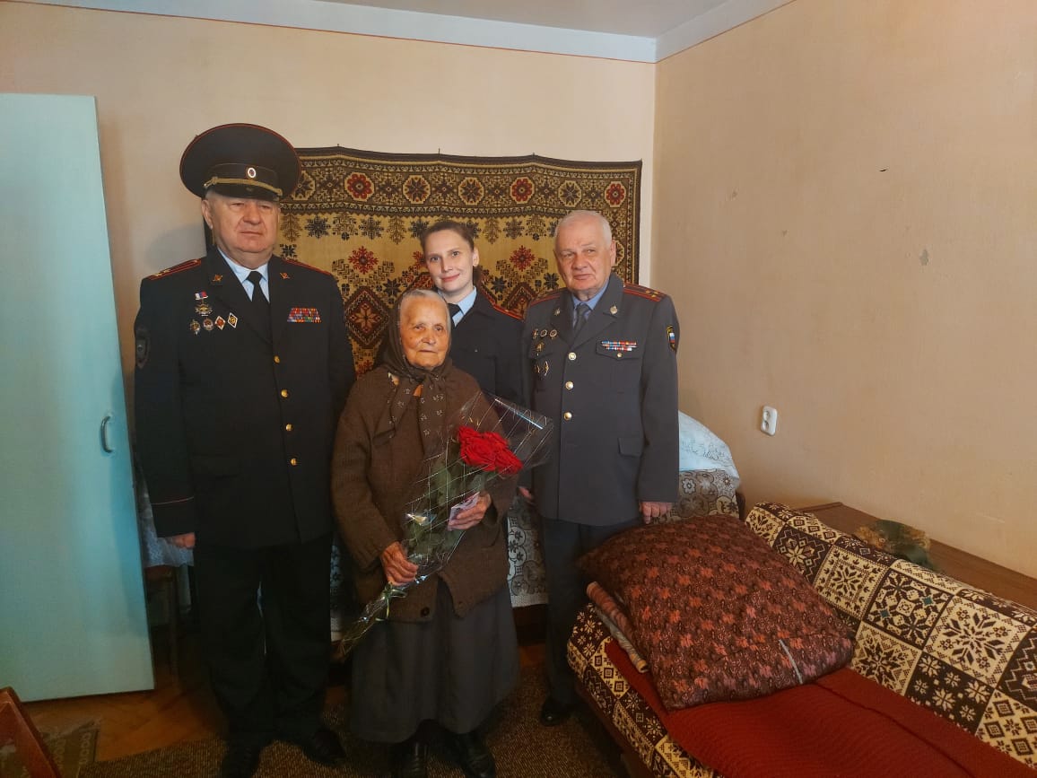 В Нальчике полицейские поздравили с днем рождения ветерана войны