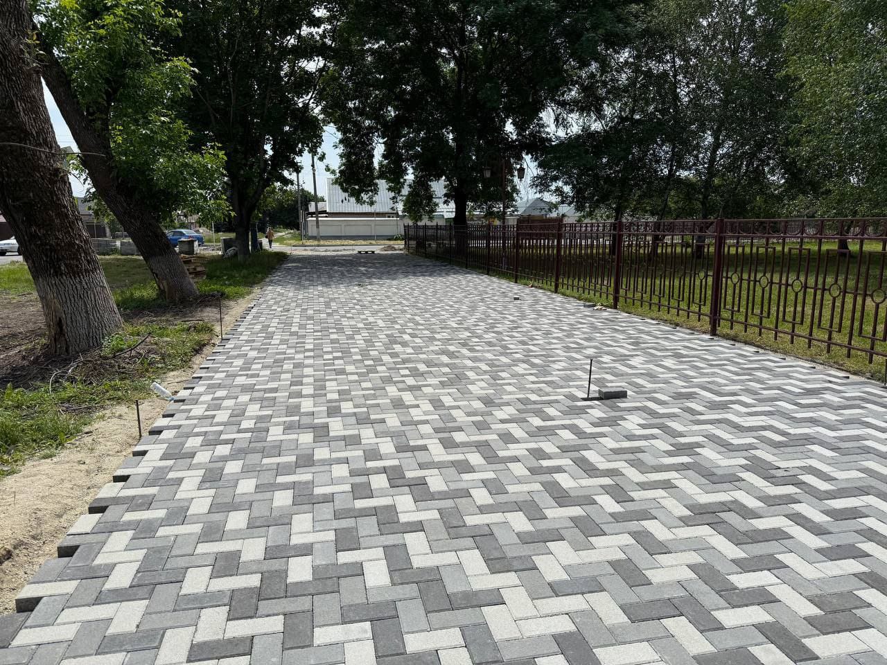 В Тереке начали благоустройство Школьной аллеи