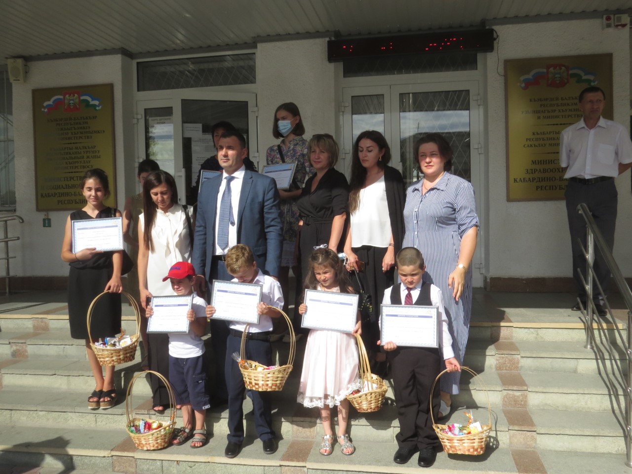 В Министерстве труда и социальной защиты КБР наградили лучших художников