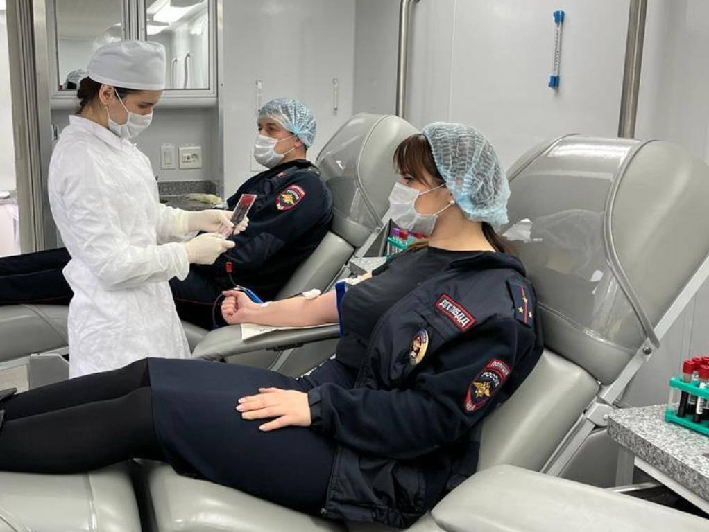 Автоинспекторы приняли участие в донорской акции