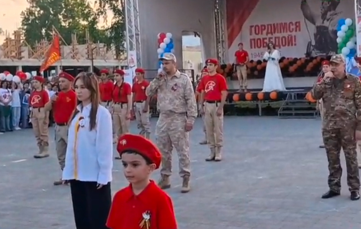 Праздник на главной площади Майского