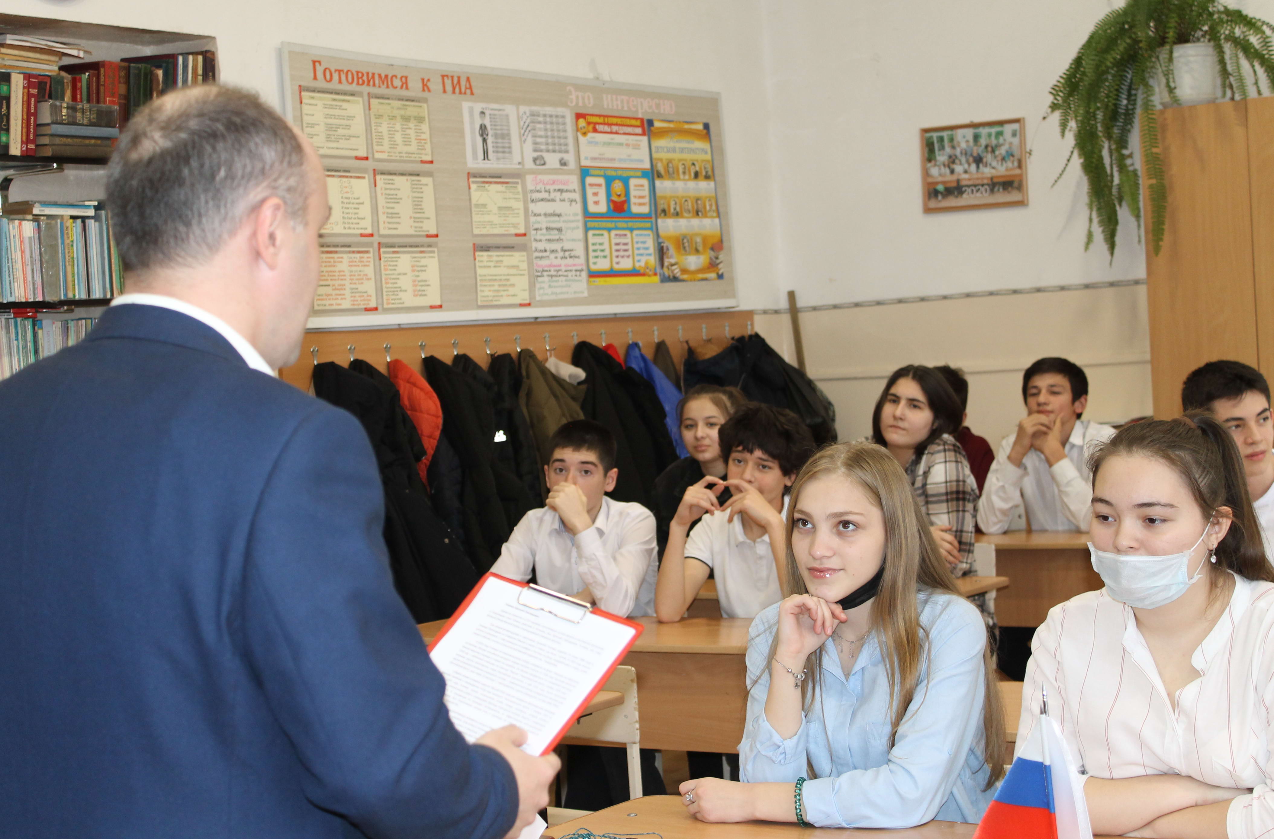 Активисты НФ в Кабардино-Балкарии рассказали школьникам о героях-земляках