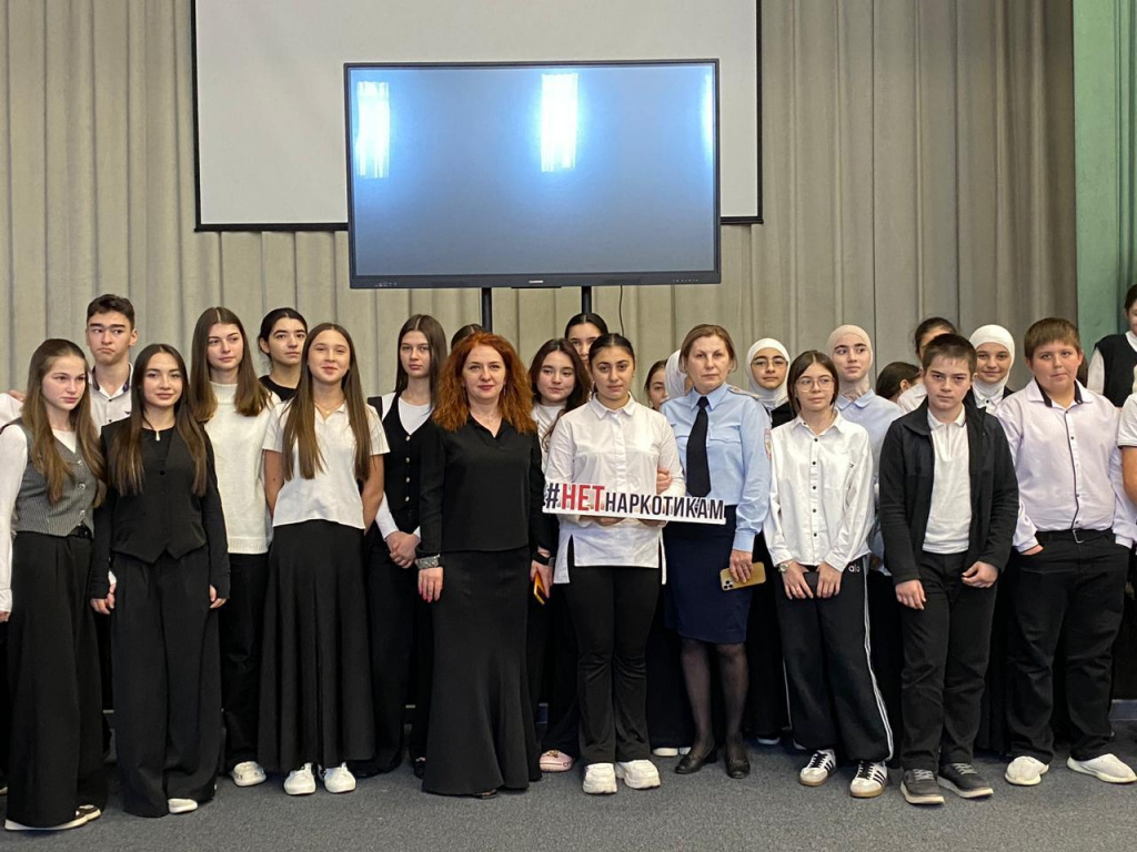 Более 7700 старшеклассников г.Нальчика приняли участие в антинаркотической акции «За здоровье и безопасность наших детей» (5).jpeg