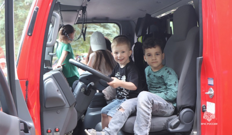 mchs-rossii-za-bezopasnyy-detskiy-otdyh_17486173841606464475__800x800.jpg